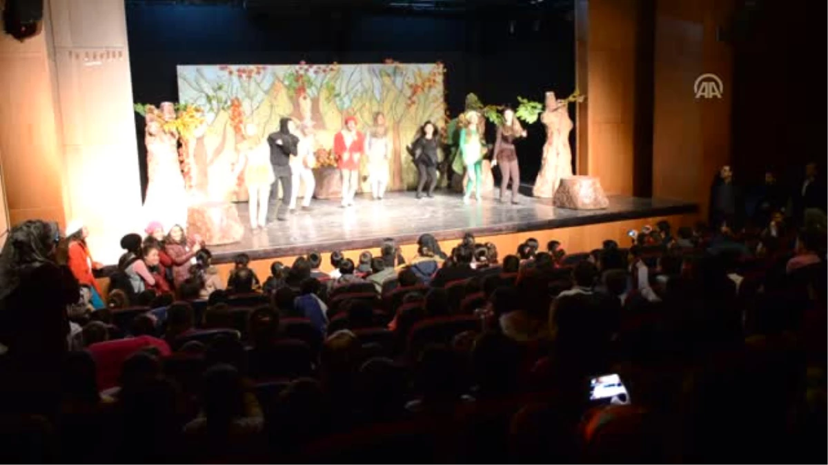 Malatya\'da, "La Fonten Orman Mahkemesinde" Tiyatro Oyunu Sahnelendi