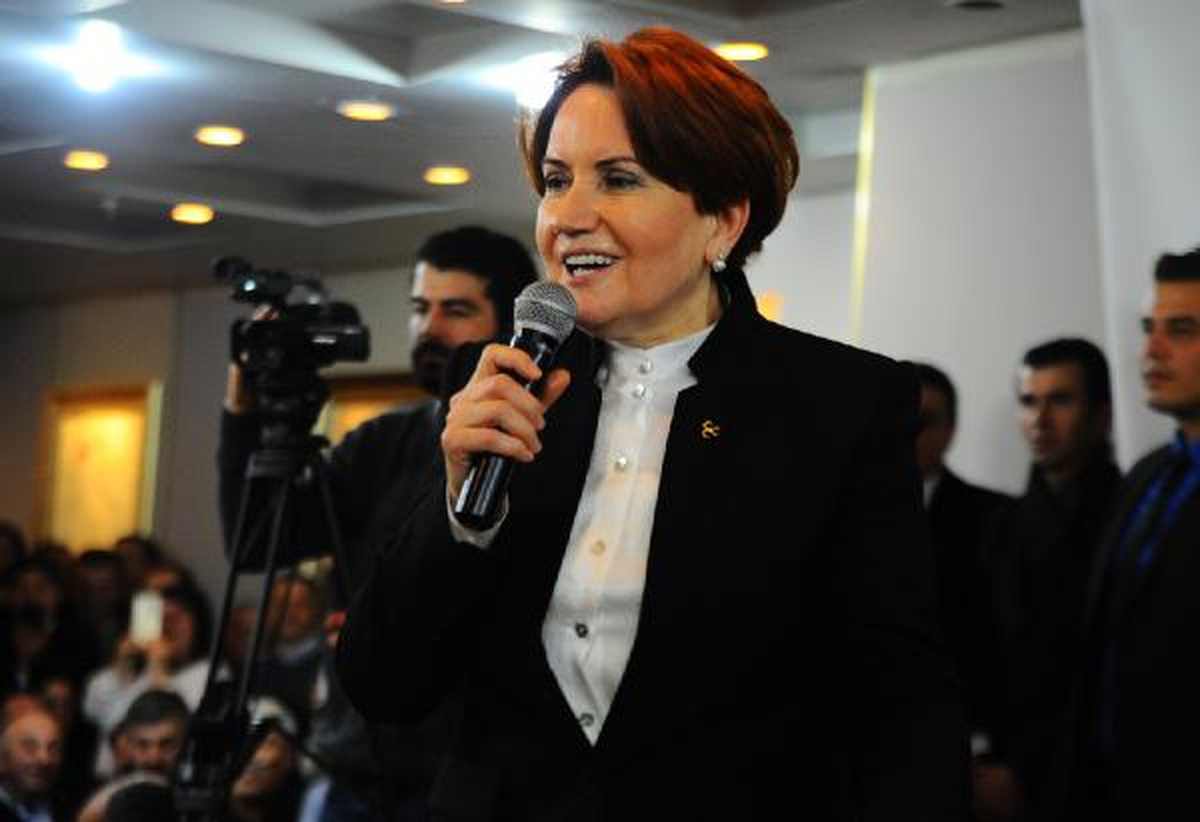 Meral Akşener; \'Hangi Lider Tankların Üzerine Çıktı Biri Bana Söylesin\'
