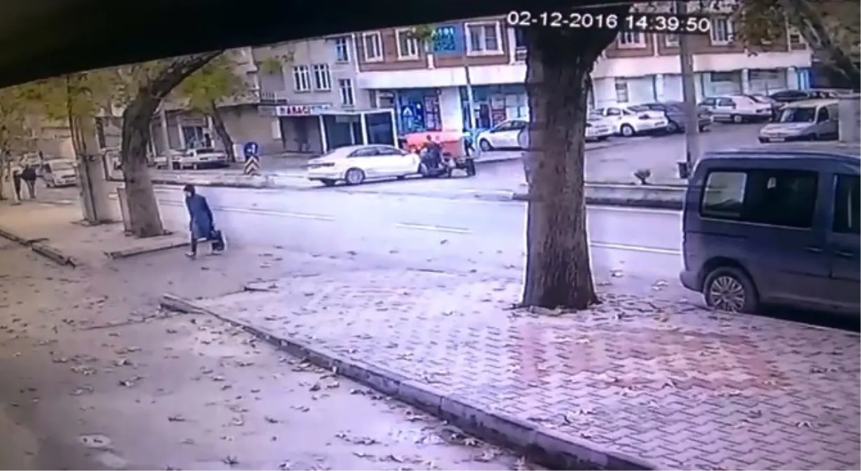 Otomobil ile Motosiklet Çarpıştı, 1 Kişi Ağır Yaralandı