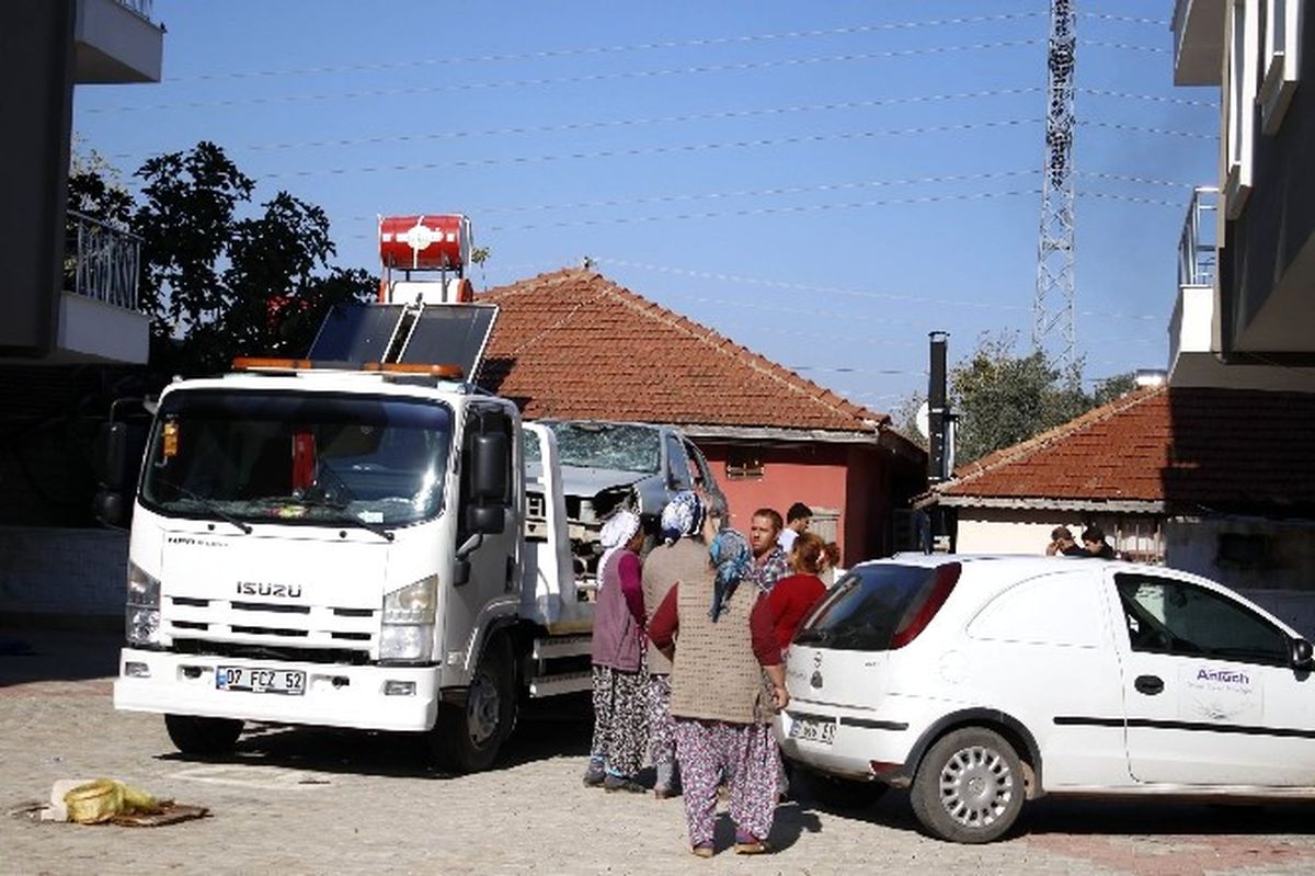 Polisin El Koyduğu İcralık Aracı Parçaladılar
