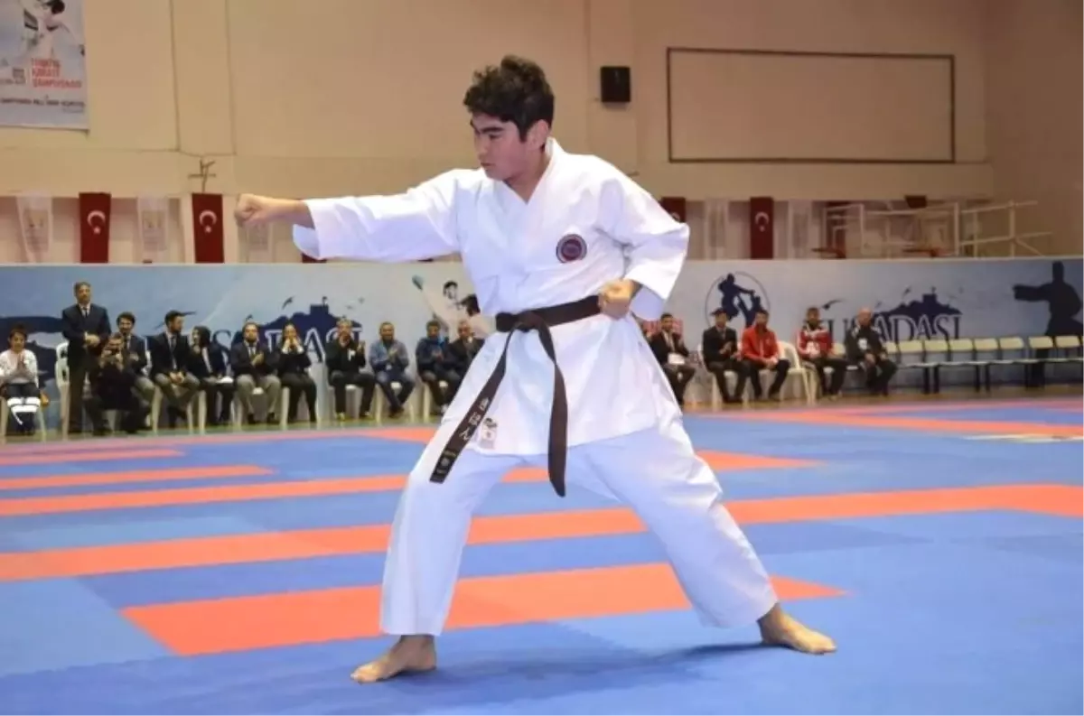 Türkiye Karate Şampiyonası Devam Ediyor