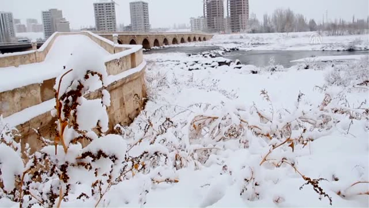 Türkiye\'nin En Uzun Nehri Kısmen Buz Tuttu