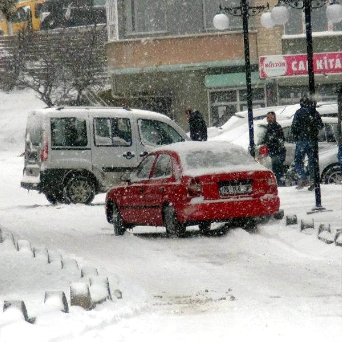 Yozgat\'ta Yollar Buz Pistine Döndü