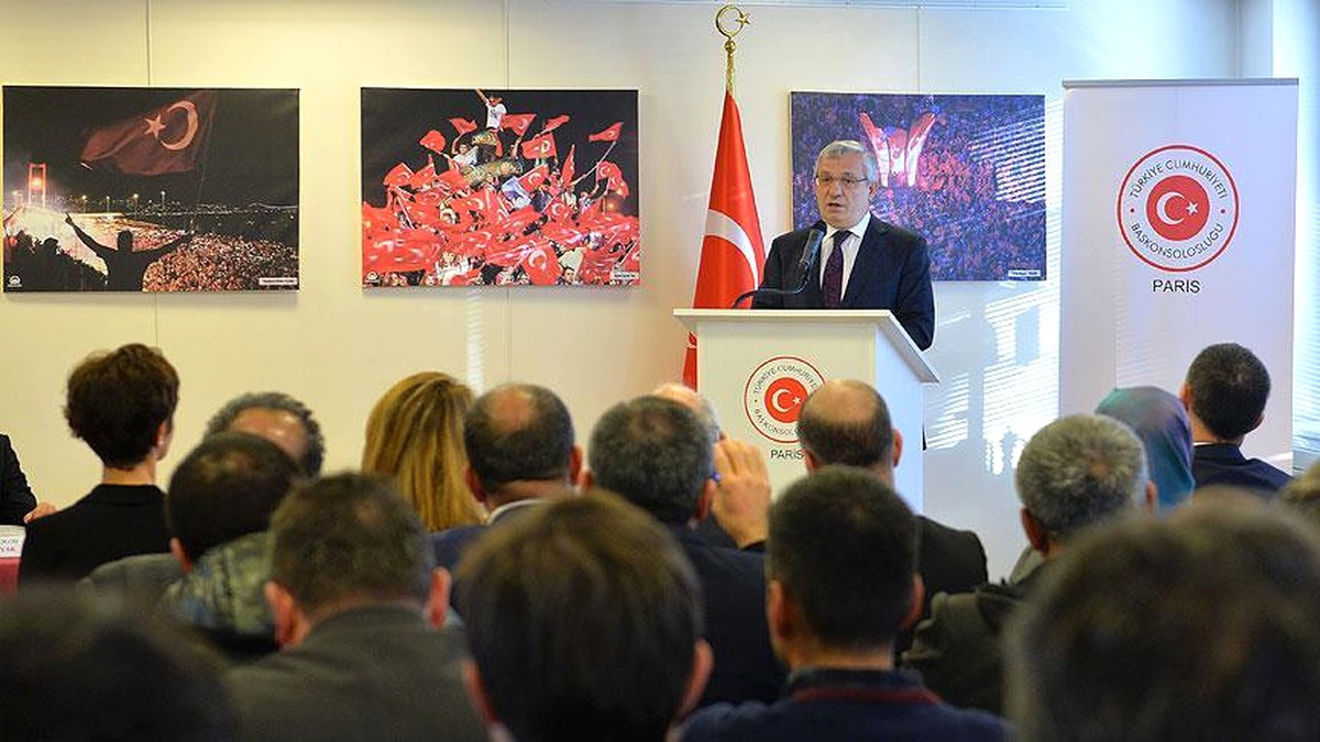 Aa\'nın "15 Temmuz Milli İradenin Yükselişi" Fotoğraf Sergisi, Paris\'te Açıldı