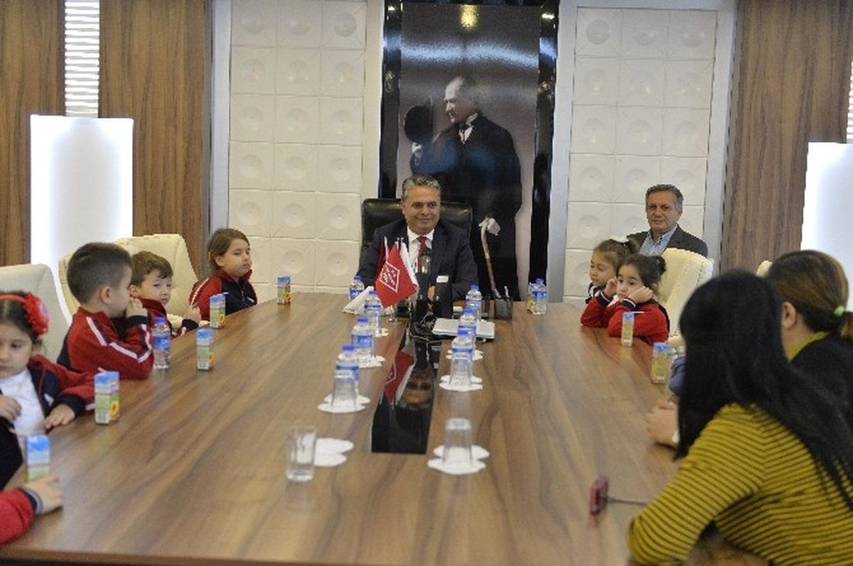 Anaokulu Öğrencileri Kullanmadıkları Eşya ve Oyuncakları Sosyal Yardım Merkezi\'ne Bağışladılar