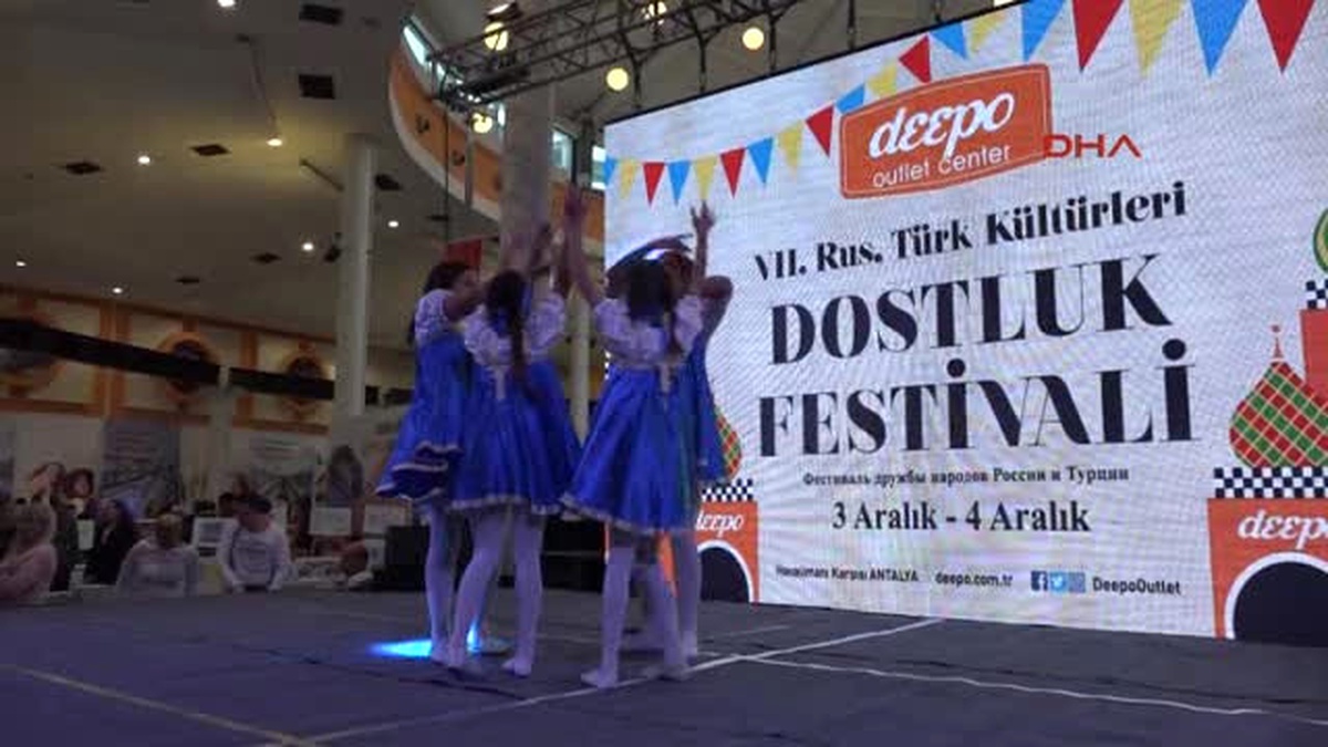 Antalya Türk ve Ruslar Dostluk Festivalinde Buluştu