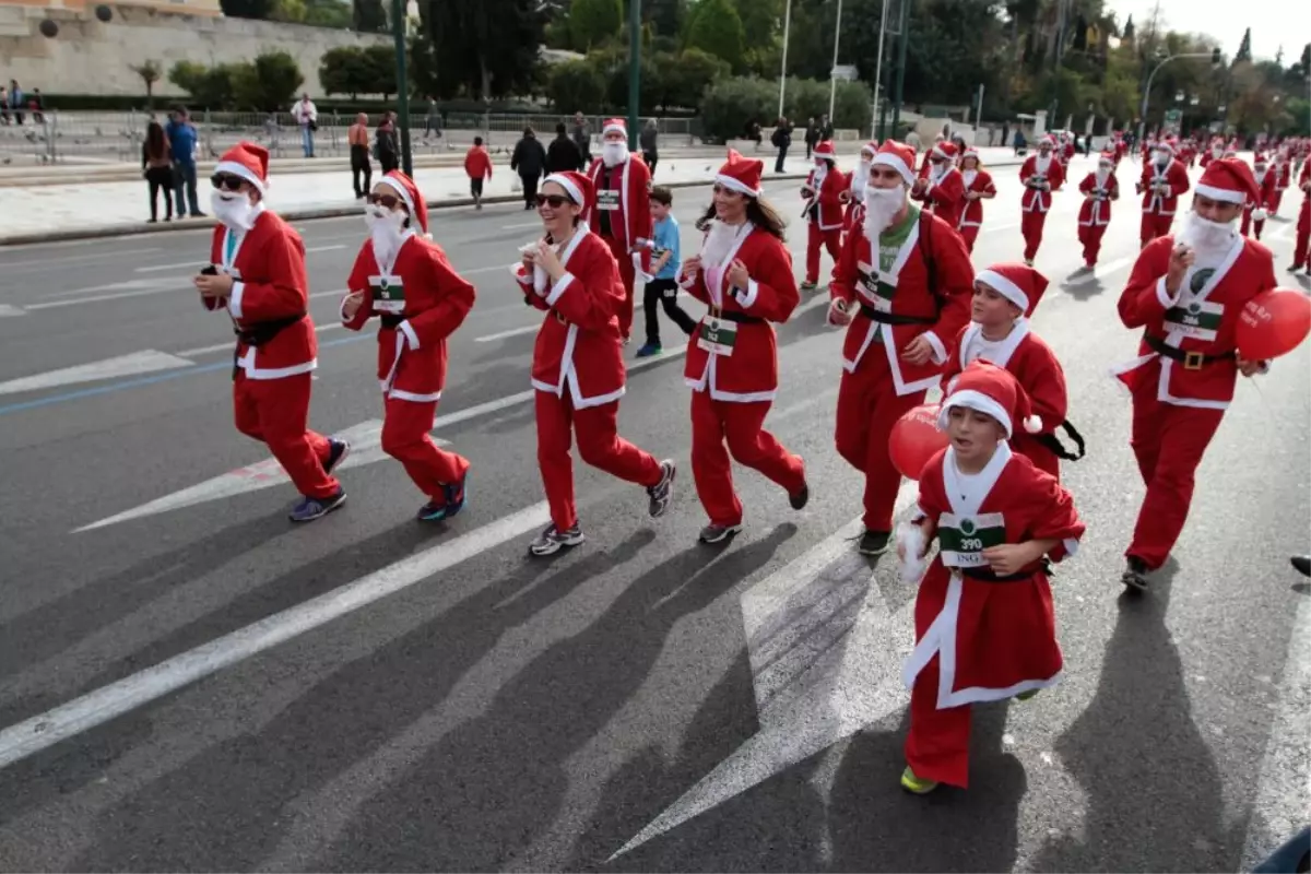 Atina\'da 3. Athens Santa Run Maratonu Düzenlendi