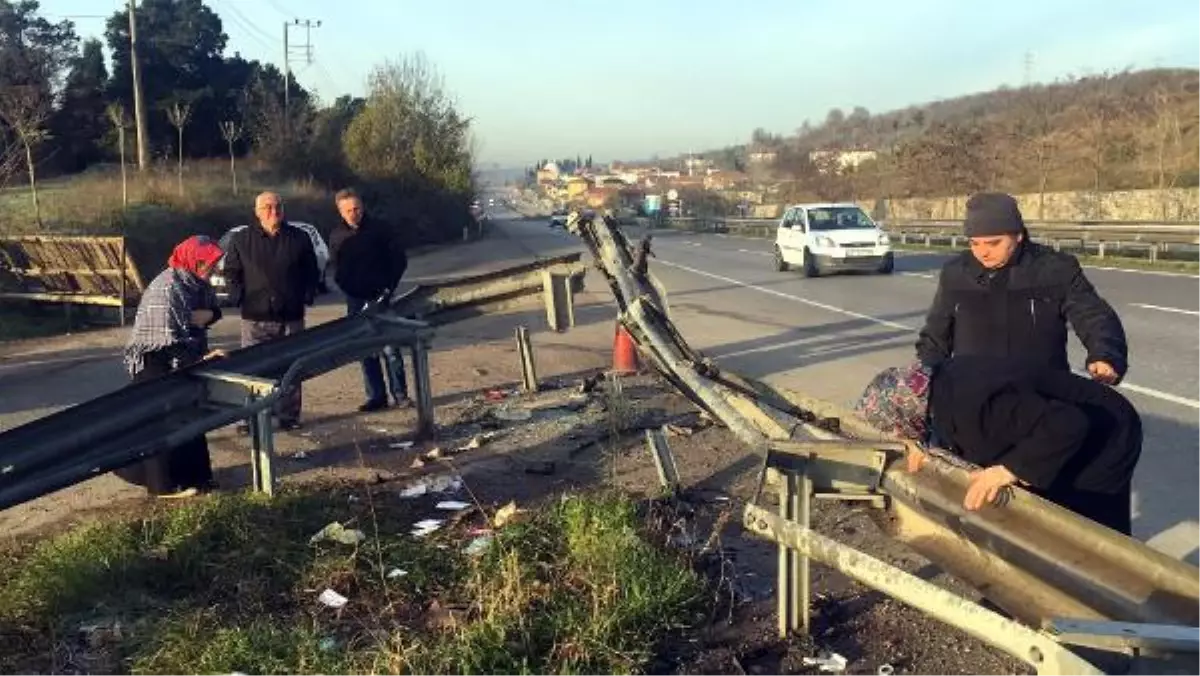 Bariyerler, Minibüse Ok Gibi Saplandı: 1 Ölü, 1 Yaralı