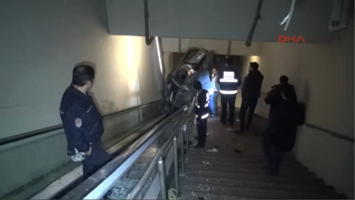 Bursa Otomobil Metro Yaya Alt Geçidine Uçtu