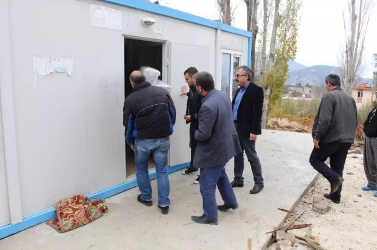 Büyükşehir Belediyesinden İhtiyaç Sahibine Konteynır ve Ev Eşyası Yardımı