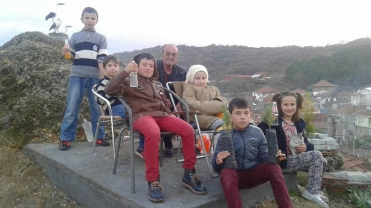 Çarkaca\'da Öğrenciler Fıstıkçamı Dikti