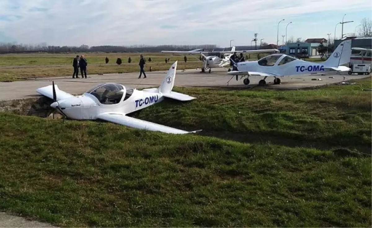 Eğitim Uçağı Pist Başı Yapmak İsterken Kanala Girdi