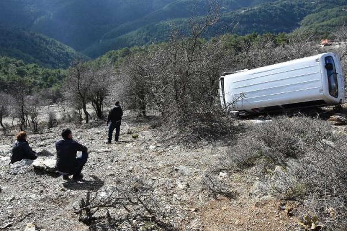 Ekmek Teknesini Çalıp, Uçurumdan Aşağıya Attılar