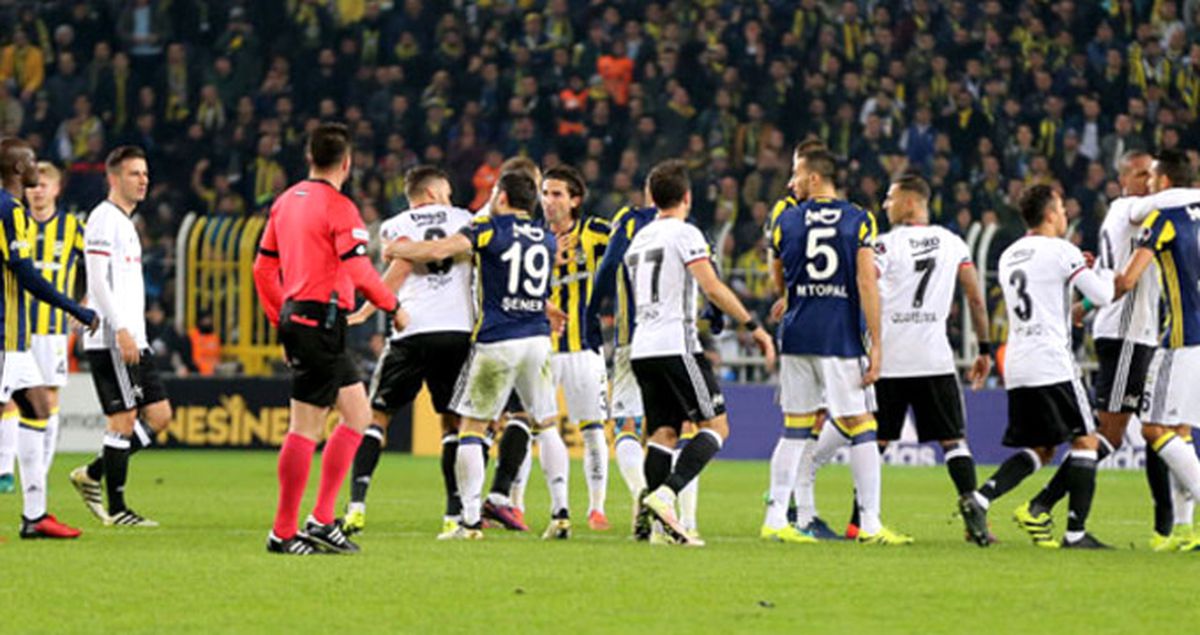 Fenerbahçe-Beşiktaş Maçındaki Gerginlik Tünele Sıçradı, Kavga Çıktı