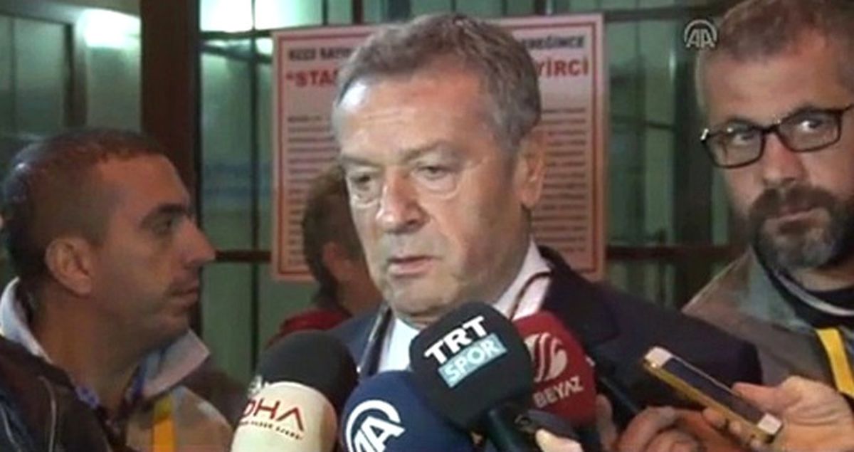 Galatasaray Yöneticisi Nasuhi Sezgin: G.Saray Bu Oyunla Şampiyon Olamaz