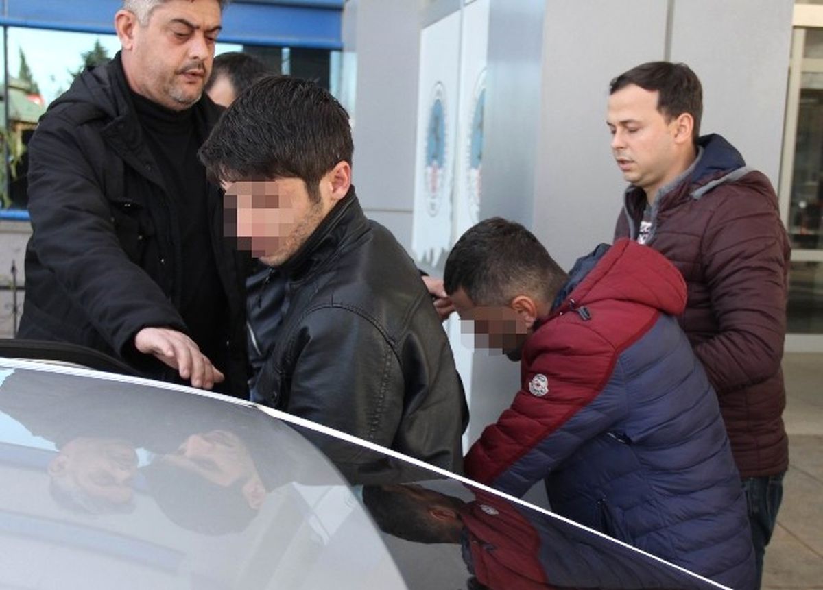 Şüpheli Araçtan Kokain, Hap ve Esrar Çıktı: 2 Gözaltı
