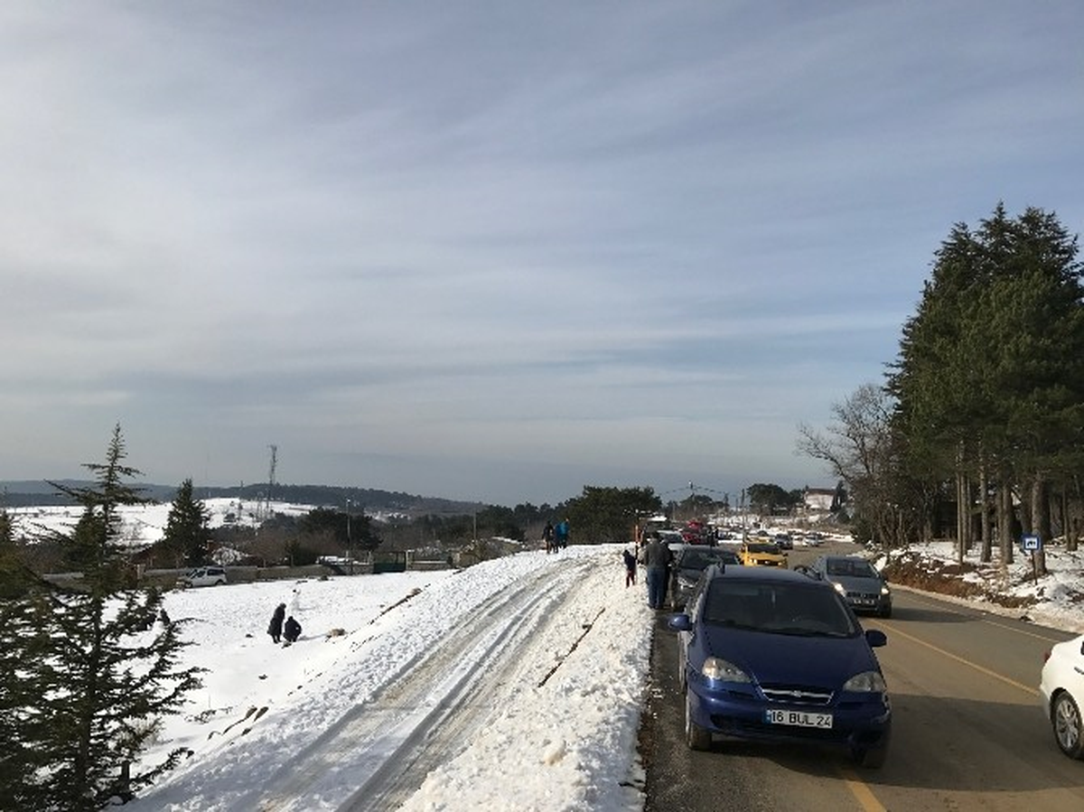 Uludağ\'da Kar Üstünde Mangal Keyfi