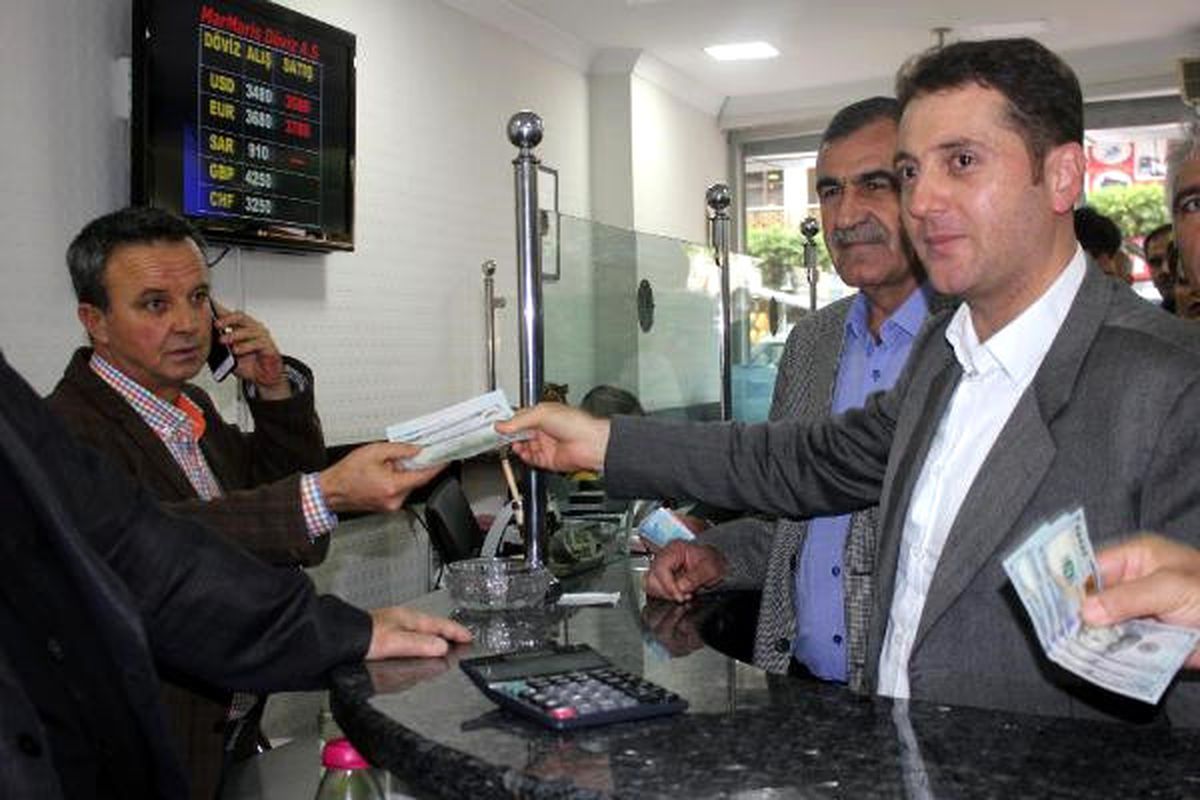 Ak Partililer Dolarlarını Bozdurdu