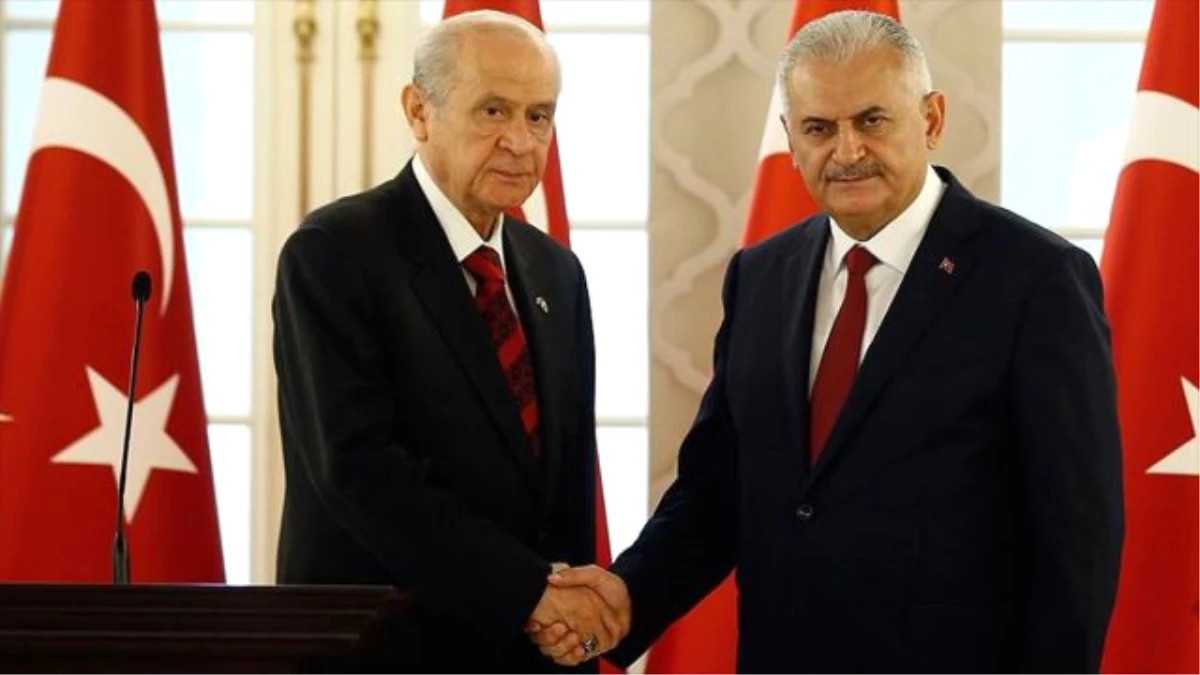 Başbakan Binali Yıldırım ve MHP Genel Başkanı Devlet Bahçeli, Meclis\'te Bir Araya Geldi.