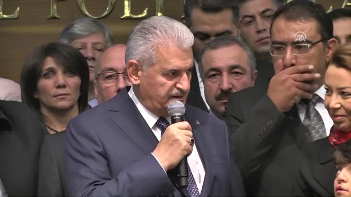 Başbakan Yıldırım, AK Parti Engelli Koordinasyon Merkezi\'ni Ziyaret Etti (3)