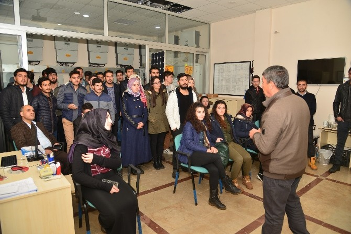 Batman Üniversitesi Öğrencileri Güneş Evi\'ni Ziyaret Etti