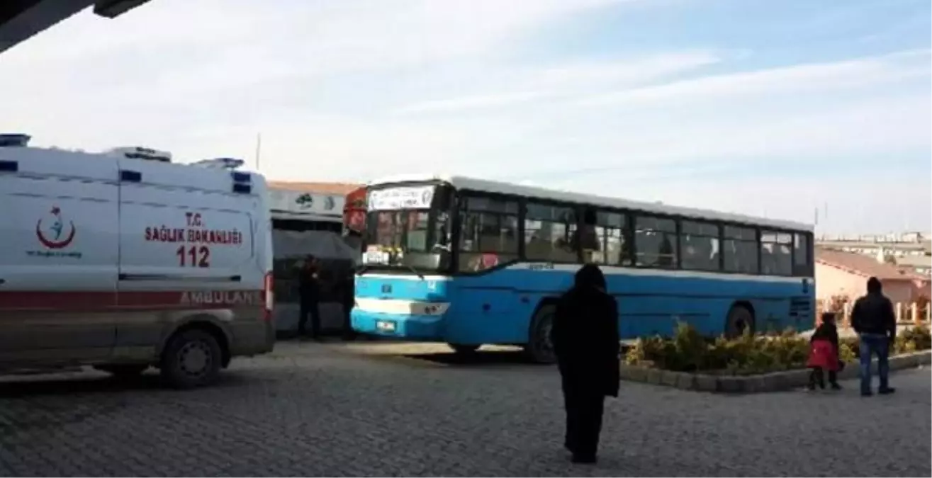 Bayılan Kadın Halk Otobüsüyle Hastaneye Götürüldü