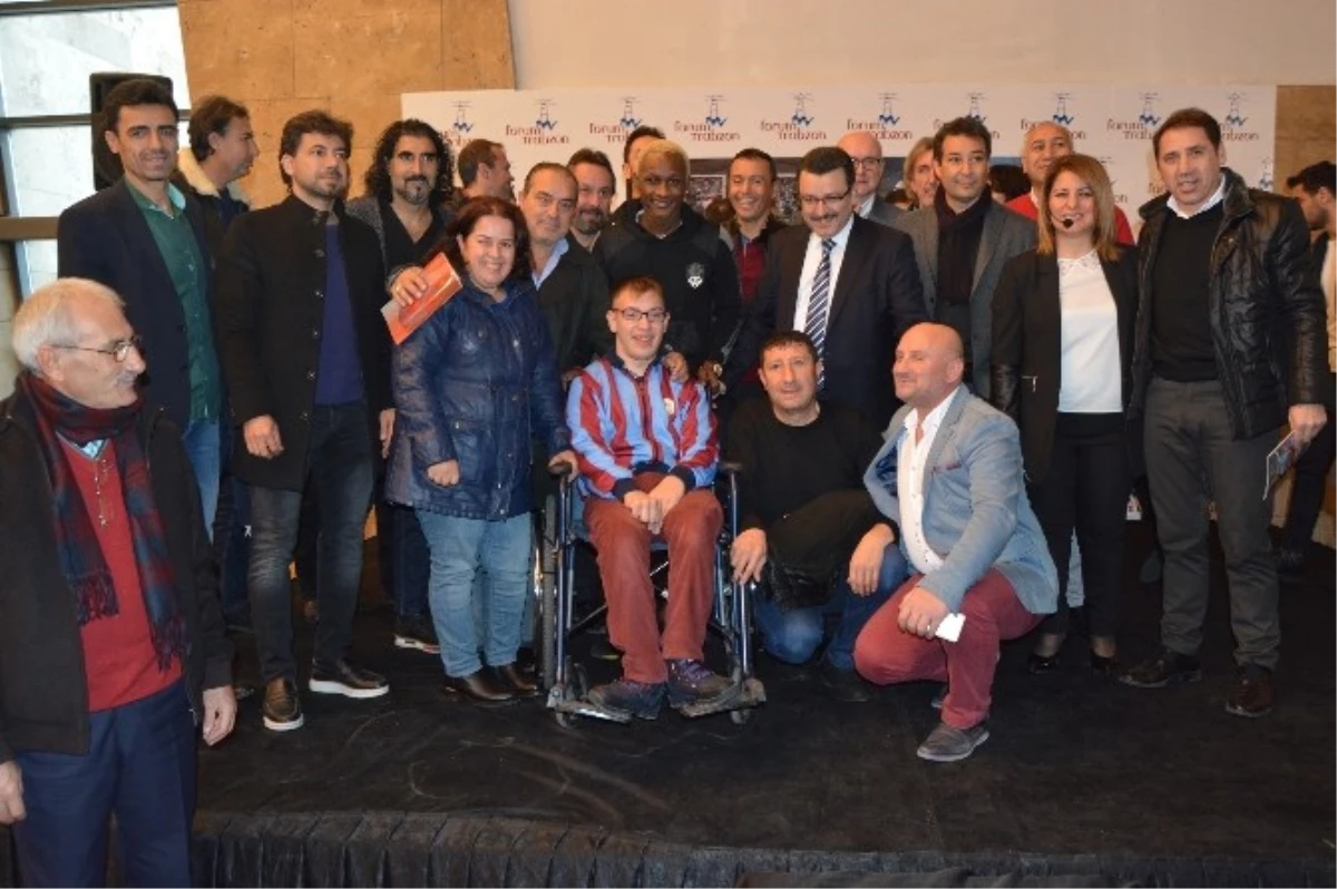 Bordo Mavili Efsane Futbolcuların Buluşmasında Duygusal Anlar Yaşandı