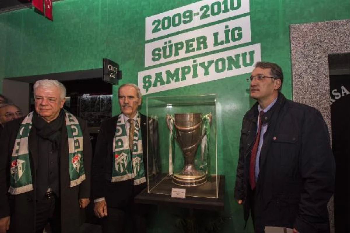 Bursa Futbolu 105 Yaşında\' Sergisi Açıldı