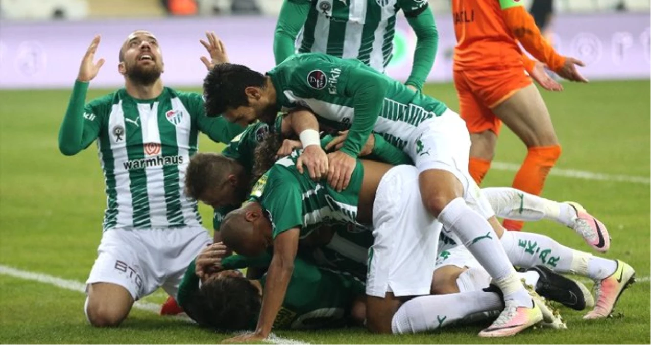 Bursaspor, Çaykur Rizespor\'u 2-1 Yendi