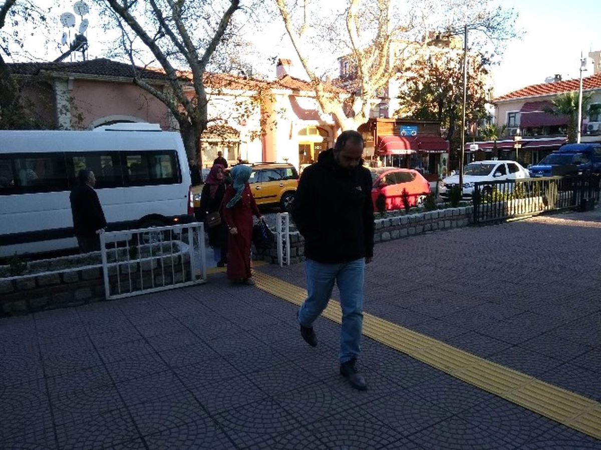 Çanakkale\'de Fetö Ablaları Gözaltına Alındı
