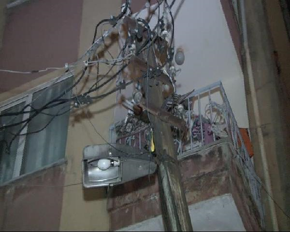 Elektrik Direğindeki Patlamalar Korkuya Yol Açtı(Ek Bilgilerle)