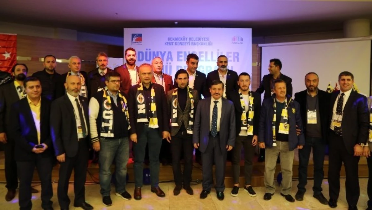Fenerbahçeli Futbolcular Engelli Gençlerle Buluştu