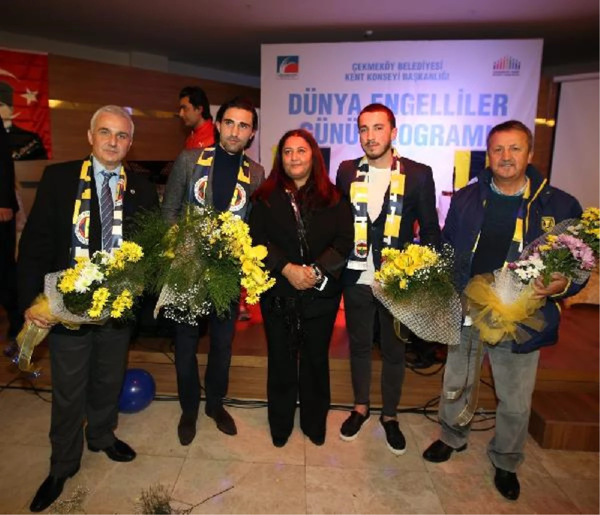 Fenerbahçeli Futbolcular Engellilerle Bir Araya Geldi