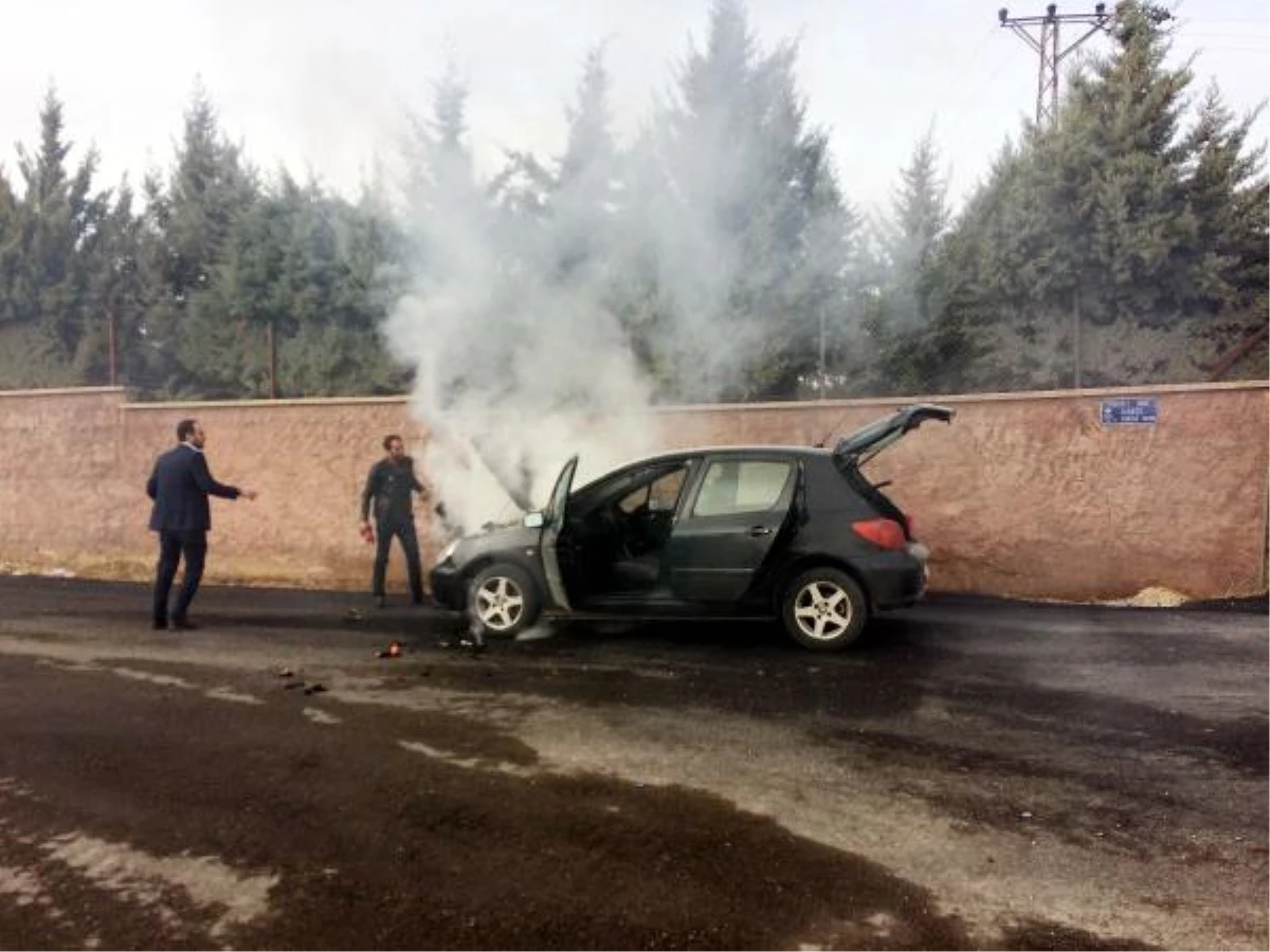 Gaziantep\'te Harekat Halindeki Otomobilde Yangın