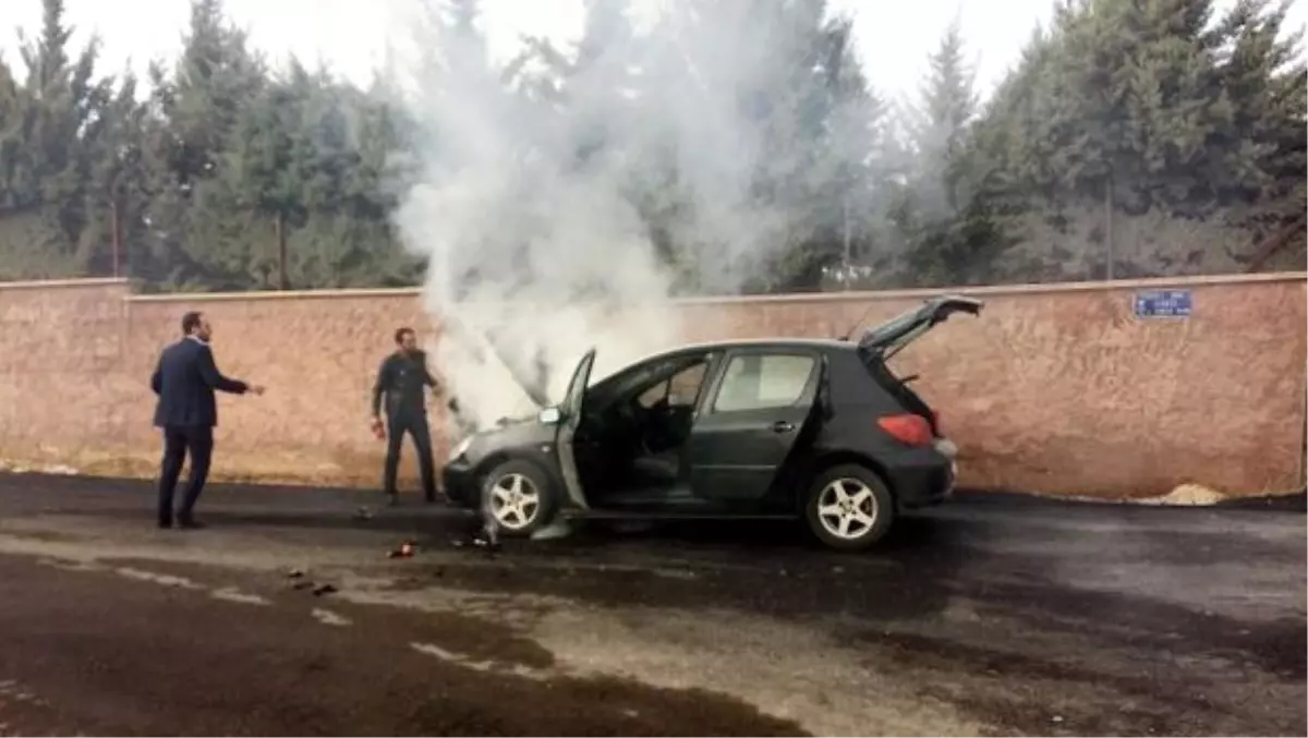 Gaziantep\'te Harekat Halindeki Otomobilde Yangın