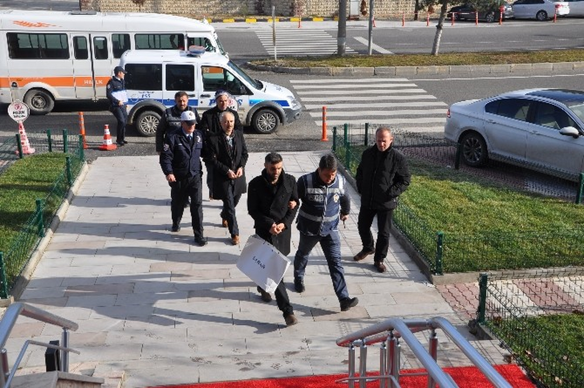 Gözaltındaki Fetö Zanlıları Adliyeye Sevk Edildi