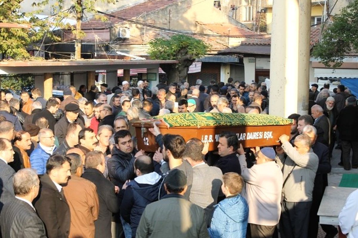 İzmir\'de İş Adamı Baca Temizlerken Aşağıya Düşüp Öldü