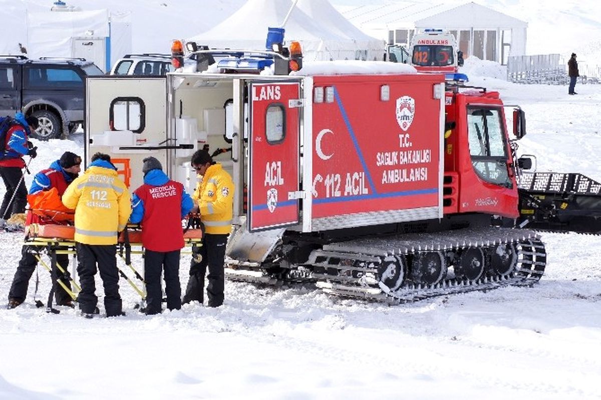 Kar ve Tipi Nedeniyle Mahsur Kalan 42 Hasta Kurtarıldı