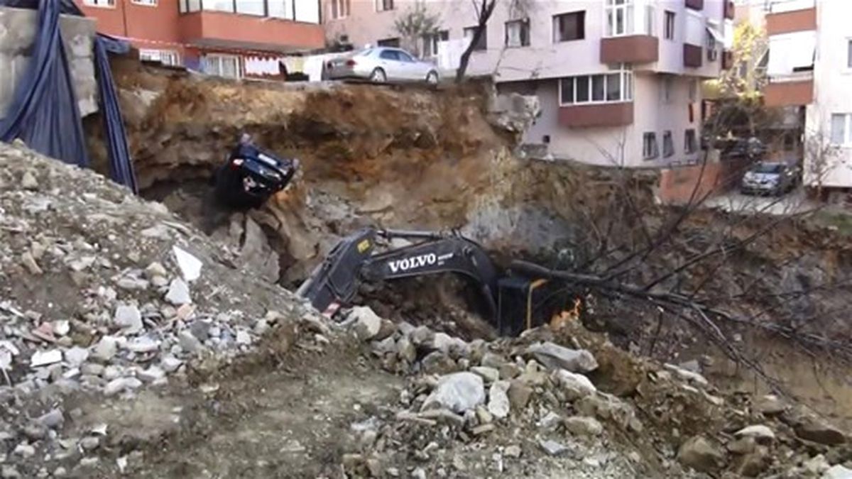 Maltepe\'de İstinat Duvarı Çöktü 2