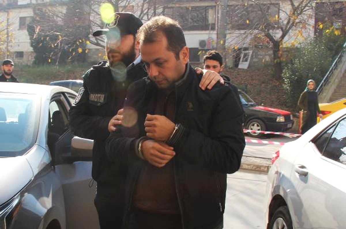 Meslekten İhraç Edilen Emniyet Amiri 55 Kilo Esrarla Yakalandı (3)