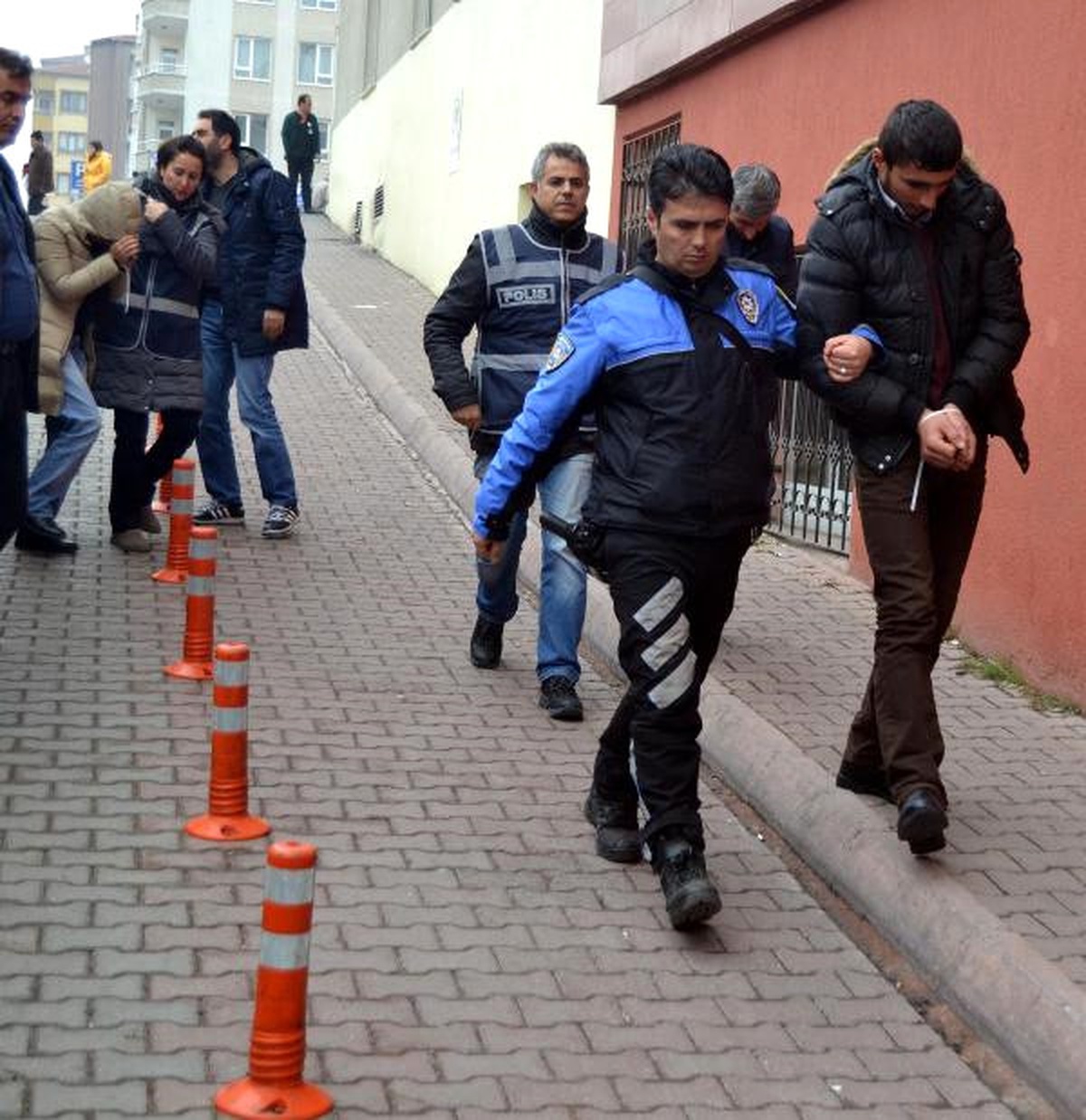 Pkk/kck Şüphelisi 8 Kişi Adliyeye Gönderildi