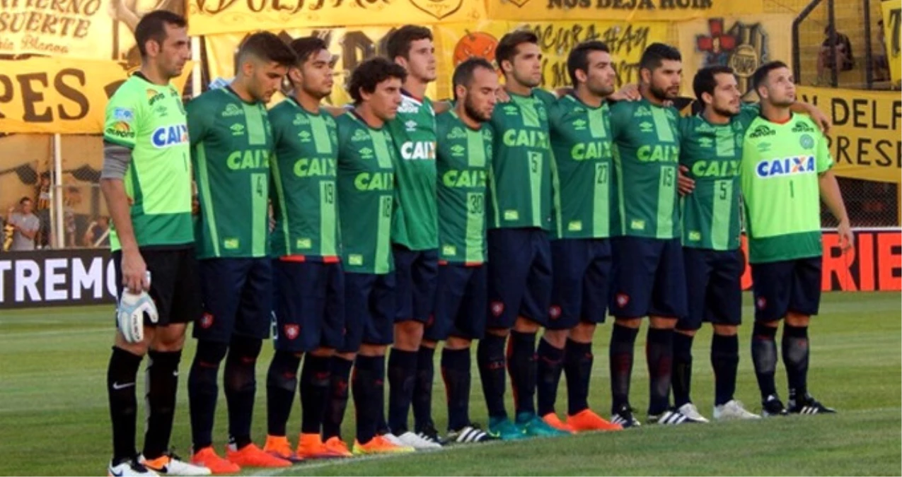 Arjantinli San Lorenzo Takımı, Maça Chapecoense Formalarıyla Çıktı