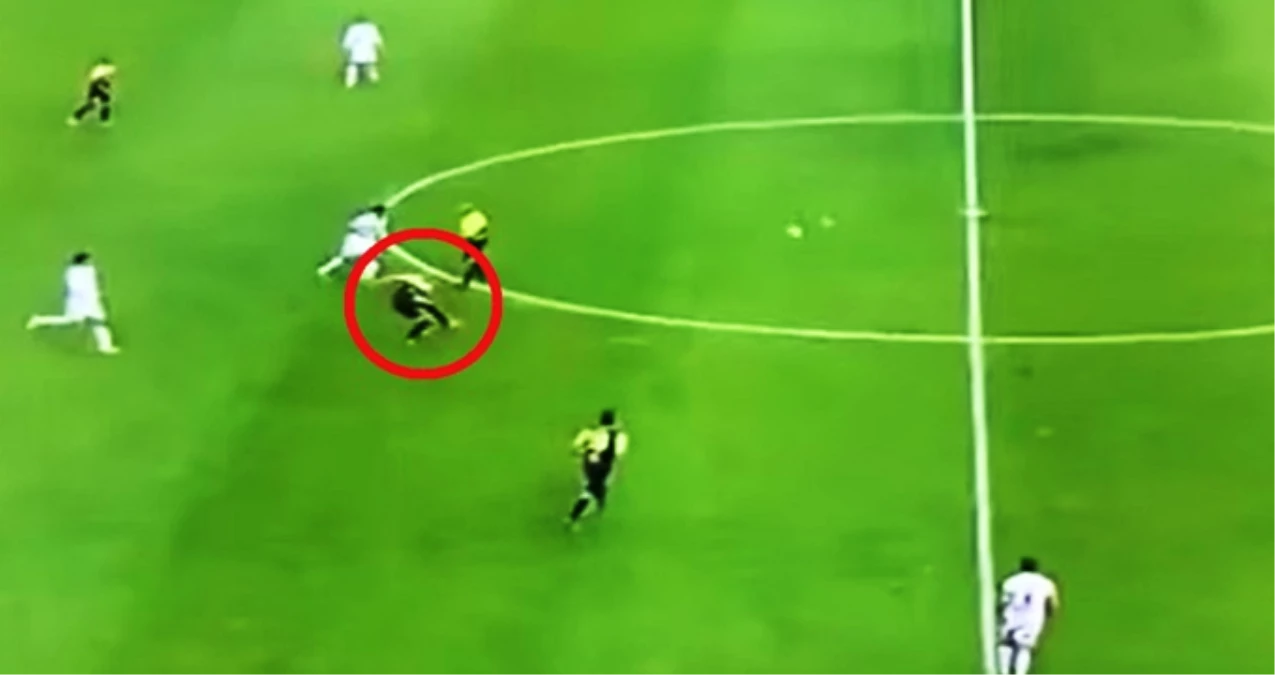 Şili Ligi\'nde Futbolcu, Yarı Sahanın Gerisinden Voleyle Gol Attı