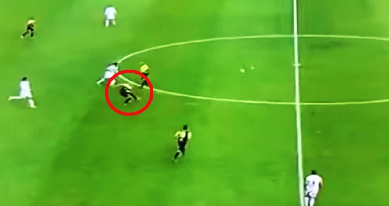Şili Ligi'nde Futbolcu, Yarı Sahanın Gerisinden Voleyle Gol Attı