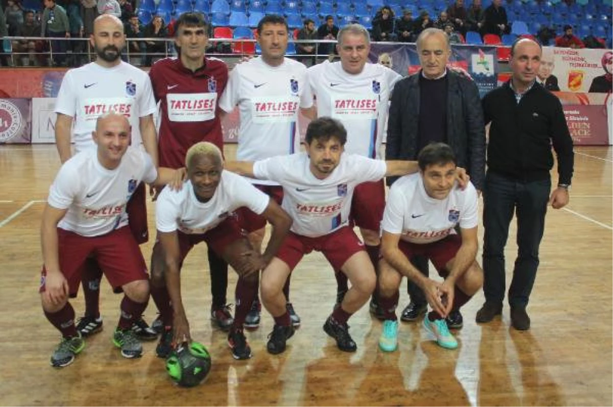 Trabzonspor\'un Efsane Futbolcuları Salona İndi