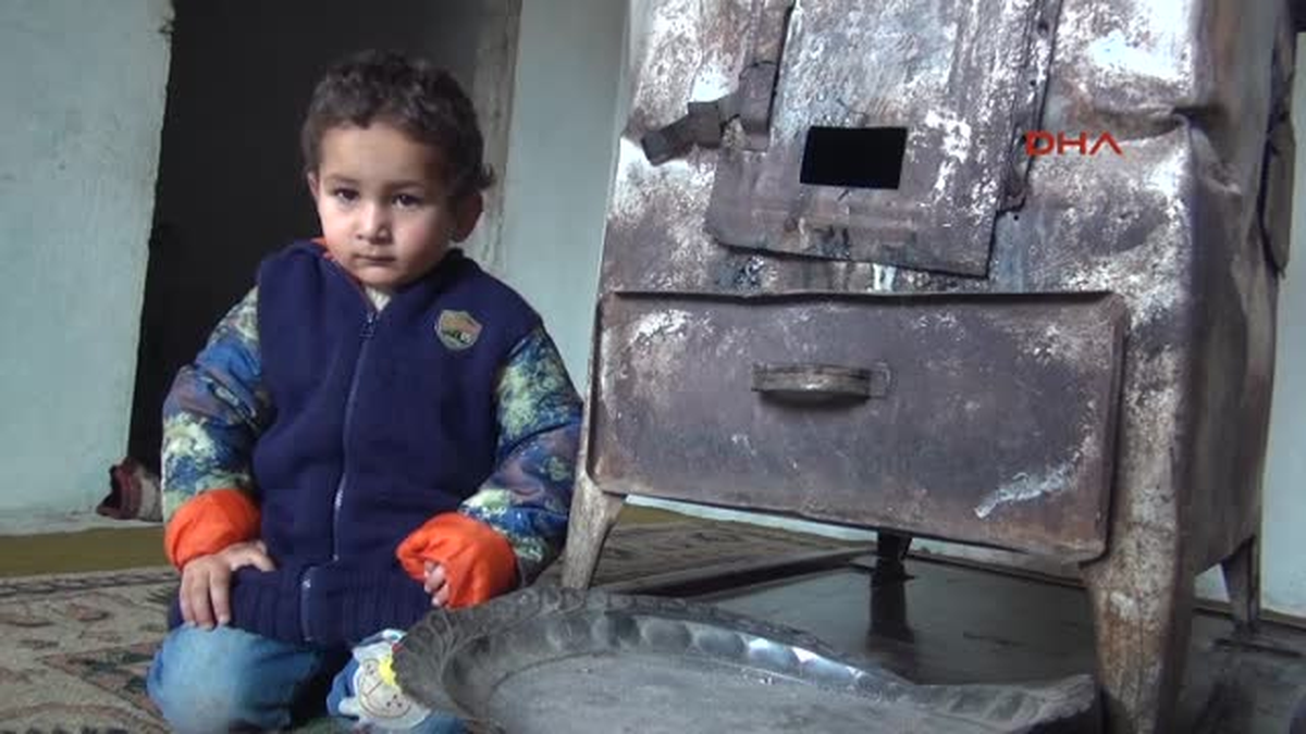 Yüksekova Branda Kaplı Tek Odada Yaşıyorlar