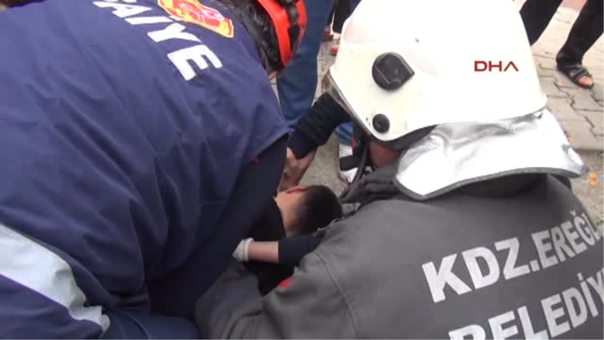Zonguldak - Otomobil Ile Direk Arasında Sıkışan Sürücü Yaralandı