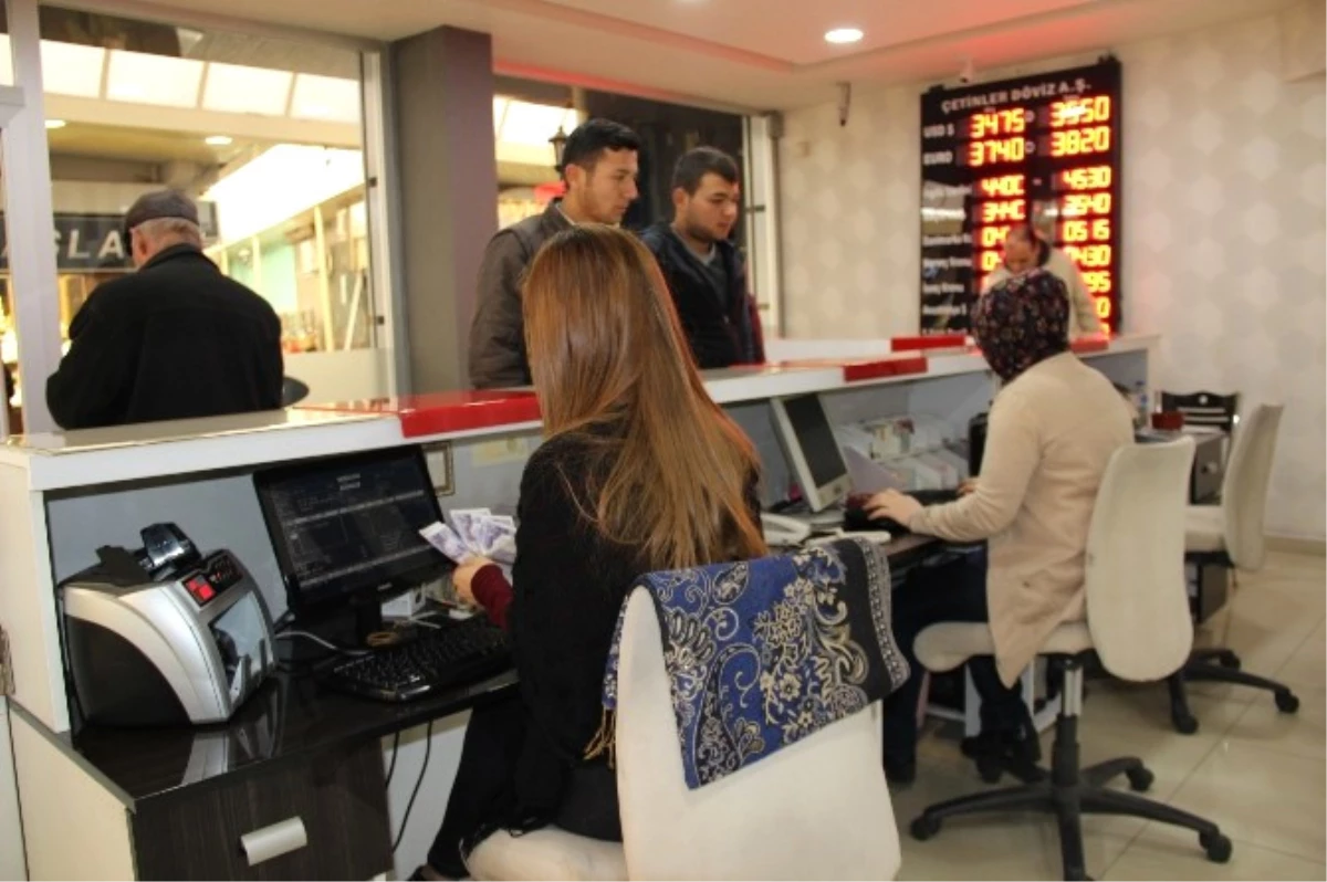 Aksaray\'da Vatandaşlar Dolar Bozduruyor