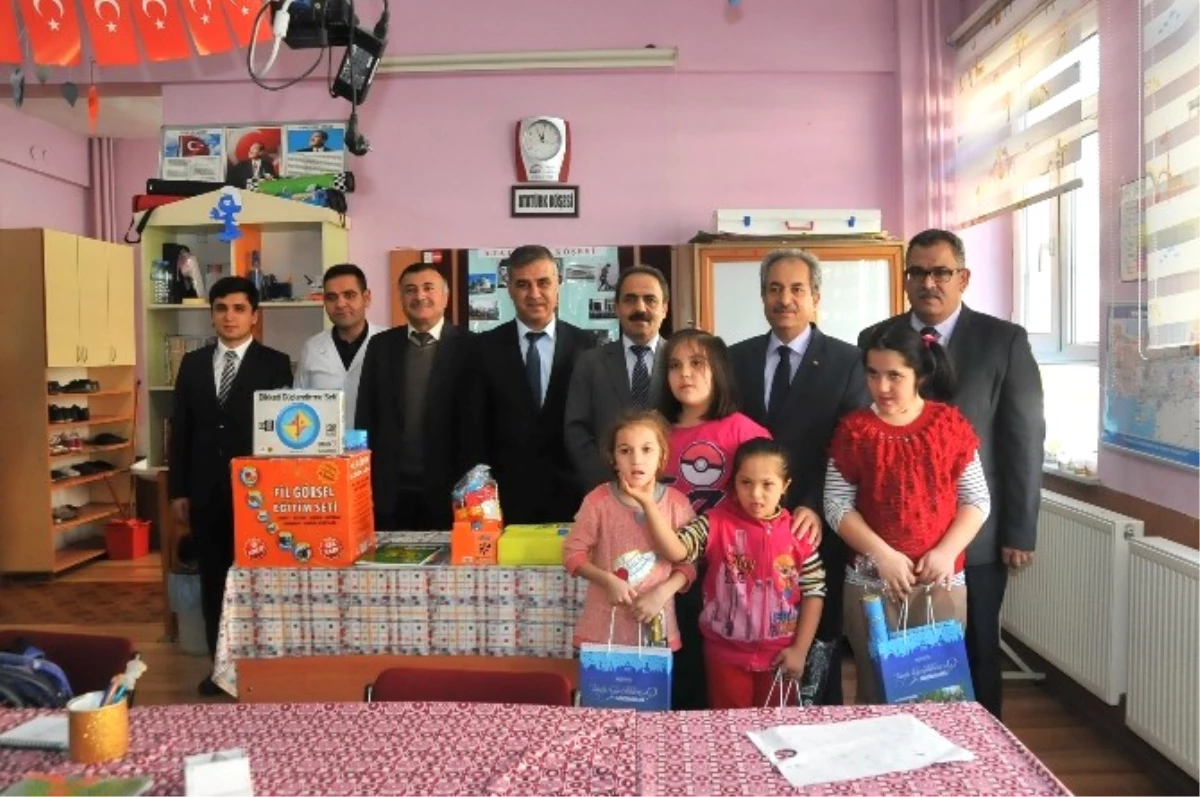 Akşehir Belediyesi\'nden Özel Eğitim Sınıflarına Kırtasiye Seti ve Materyal Desteği