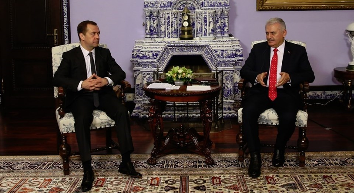Başbakan Yıldırım Rus Mevkidaşı Medvedev ile Görüştü